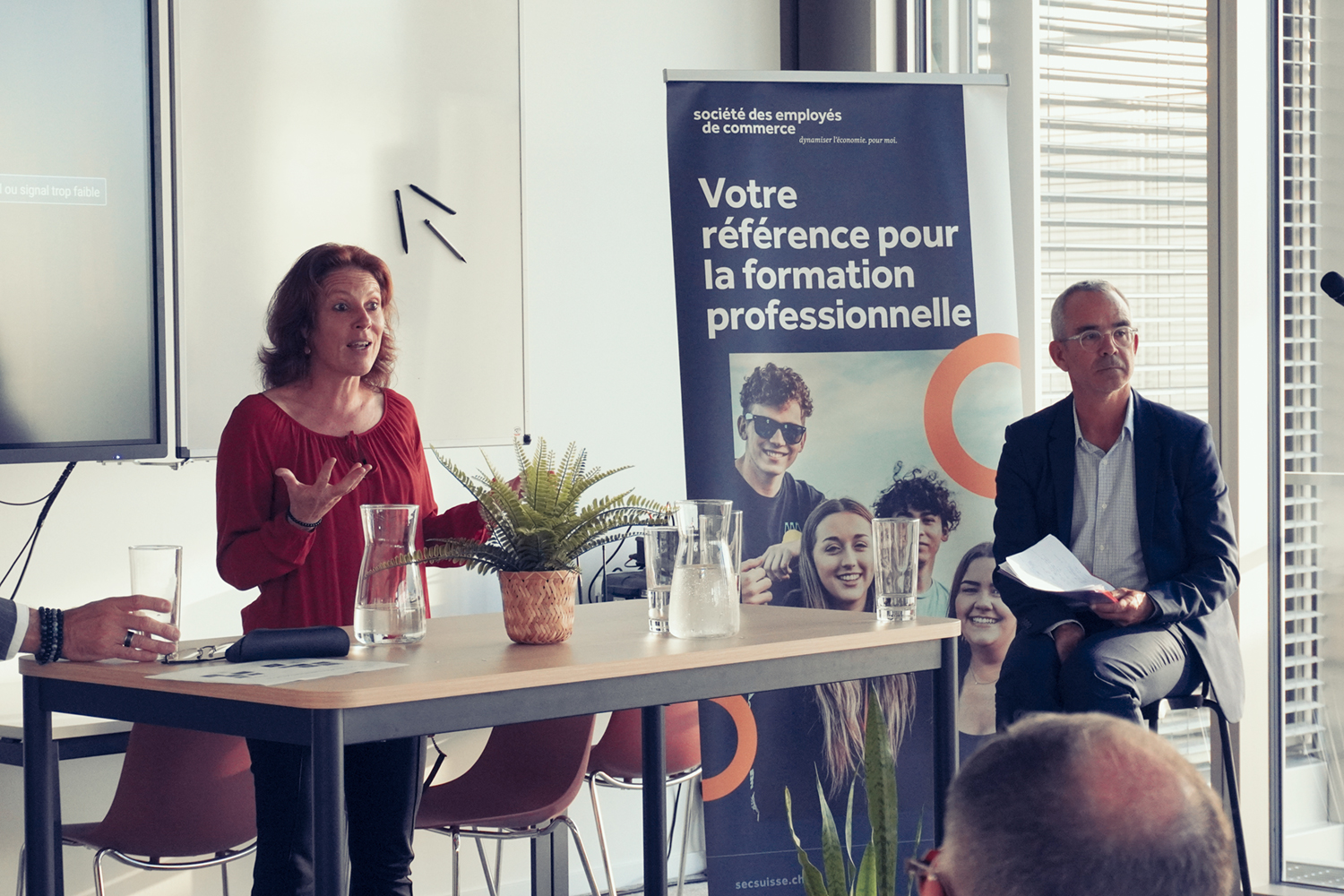 Bild-Slider Round-Table zum dualen Bildungssystem in Lausanne