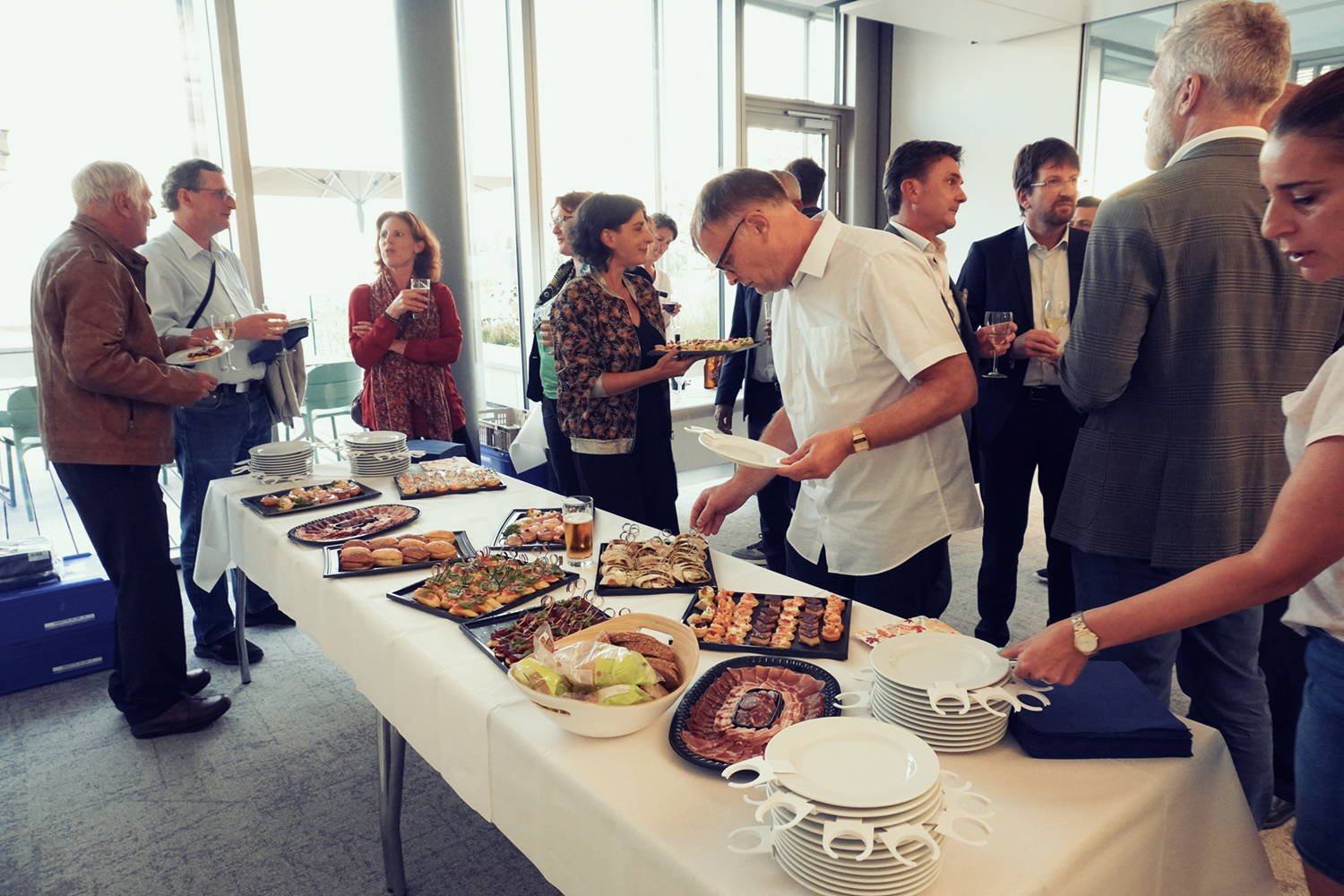 Bild-Slider Round-Table zum dualen Bildungssystem in Lausanne